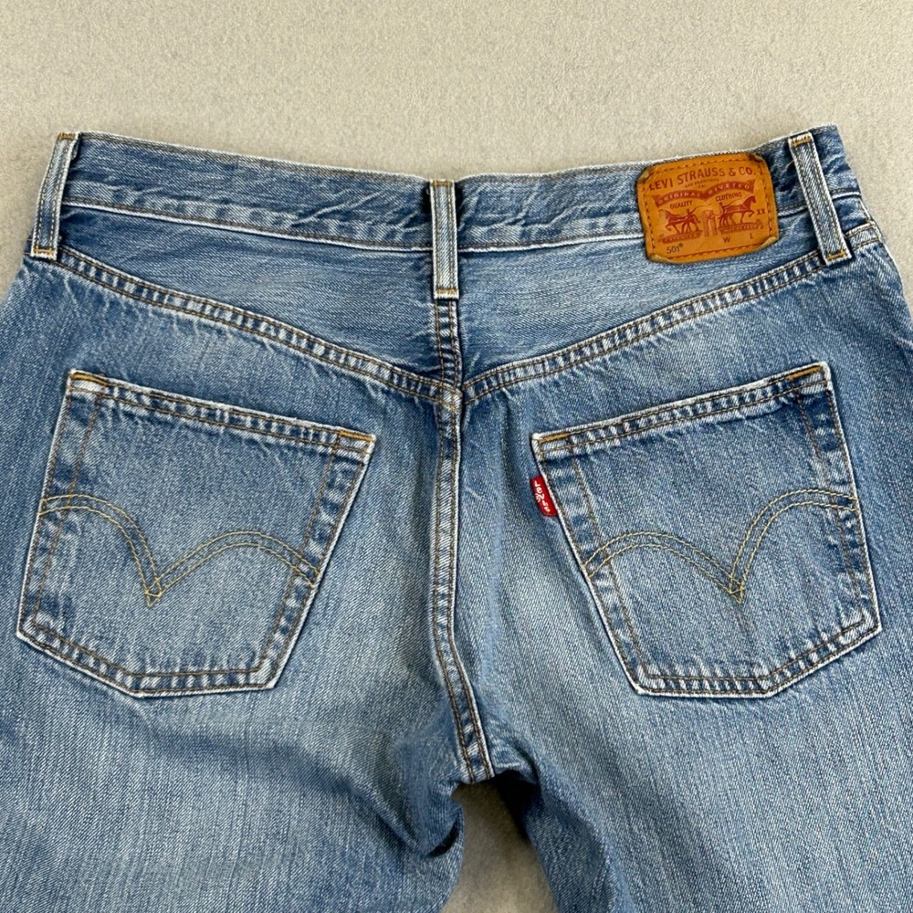 Levi 501 Jeans Women 28x32 Blue Denim Button Fly Straight Leg - Picture 5 of 10